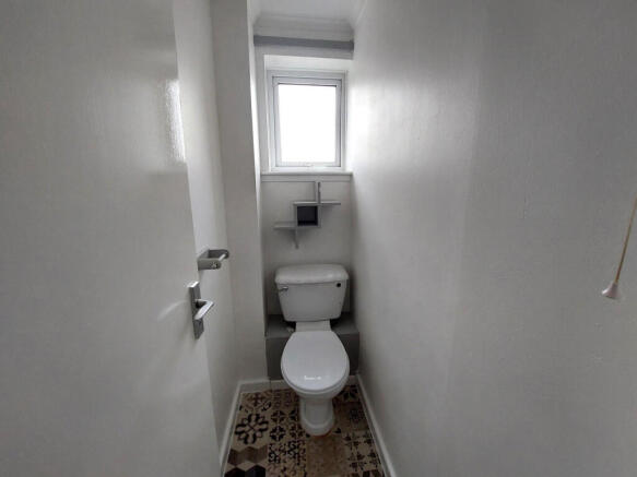 3 bed Terraced to rent Image 5
