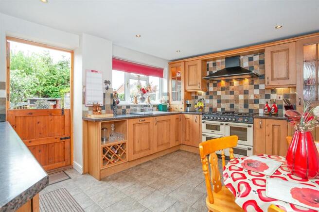 Kitchen 1.jpg