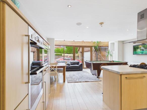 4 bed Detached for sale Image 10