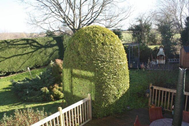 Garden to side...