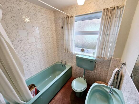 3 bed Semi-Detached Bungalow for sale Image 8