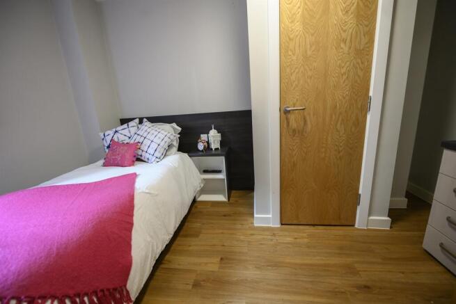 2 bed Apartment to rent Image 9
