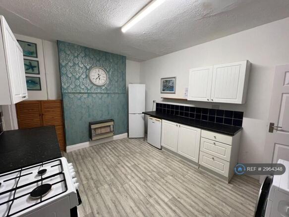 3 bed Terraced to rent Image 8