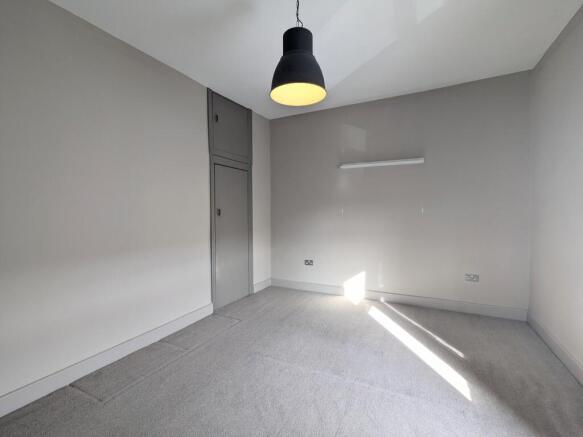 3 bed Terraced to rent Image 8