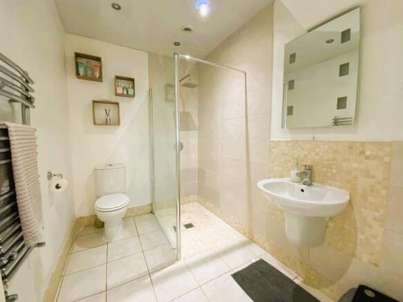 GROUND FLOOR SHOWER ROOM