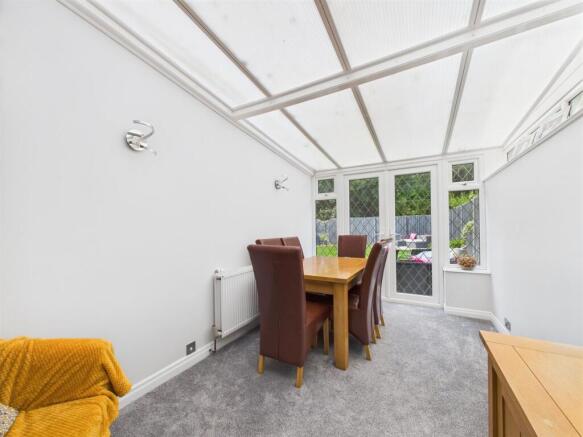 4 bed Semi-Detached for sale Image 4