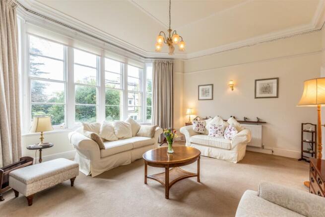 Living room 2.jpg