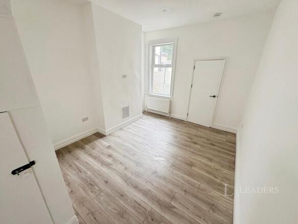 3 bed House to rent Image 3