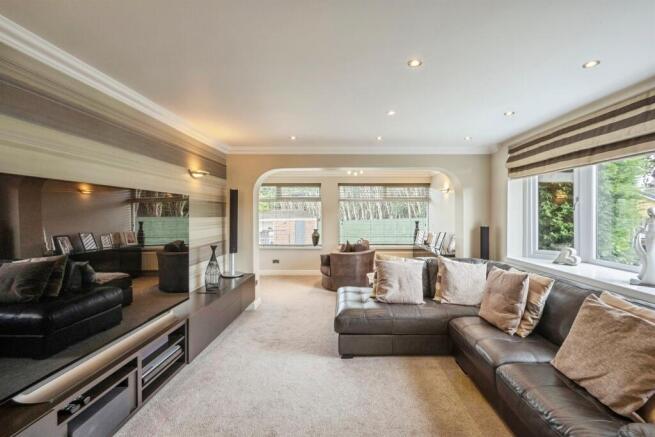 4 bed Detached for sale Image 7
