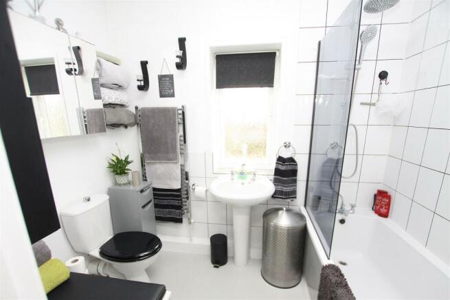 Bathroom a.jpg
