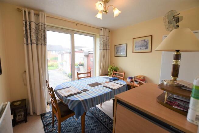 Bedroom 2/Dining Roo