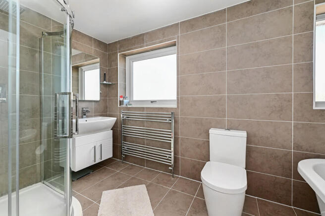 1 Selborne Close ...