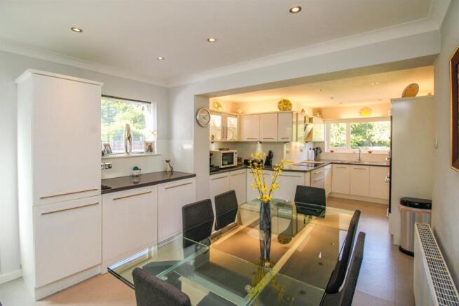 KITCHEN BREAKFAST ROOM