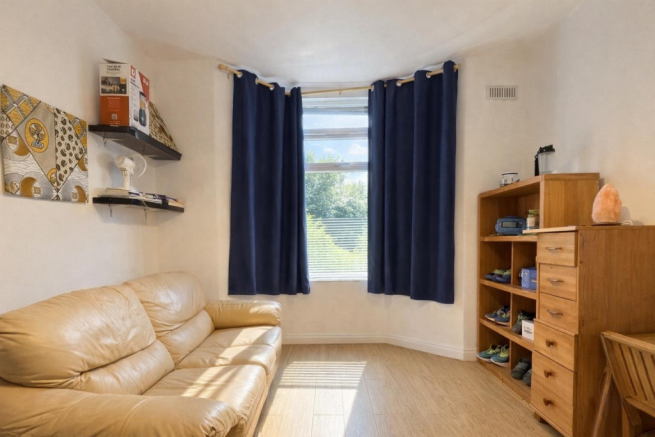 Plaistow, E13 House For Sale by Barrain London Est