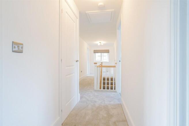 5 bed Detached for sale Image 12