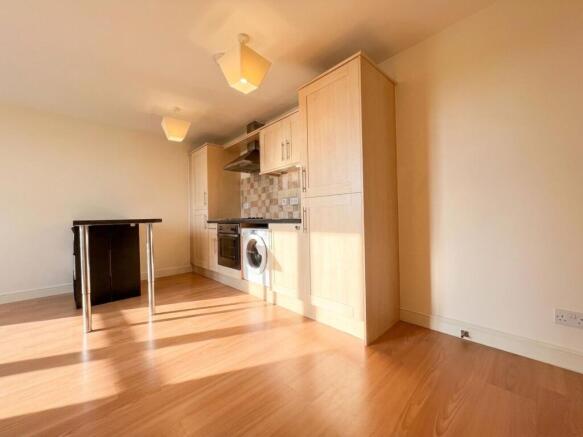 2 bed Apartment for sale Image 4