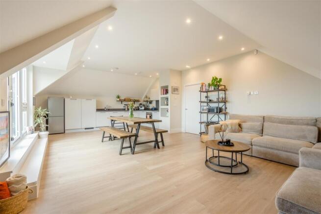 8695260-interior10.jpg