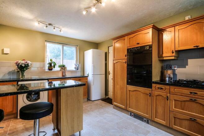 Kitchen/ Breakfast Room