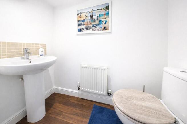 4 bed Semi-Detached for sale Image 9