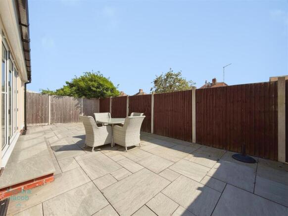 4 bed Semi-Detached for sale Image 3