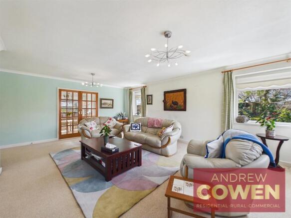 5 bed House for sale Image 6