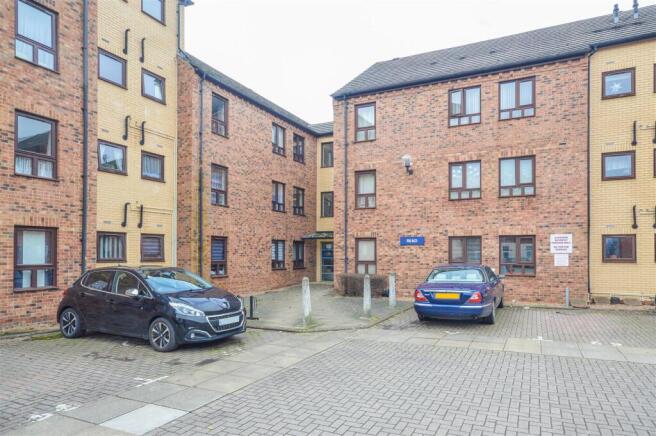 2 bed Apartment for sale Image 9