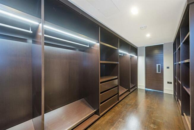 Walk-in Wardrobe.jpg