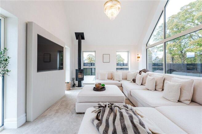 5 bed Detached for sale Image 5