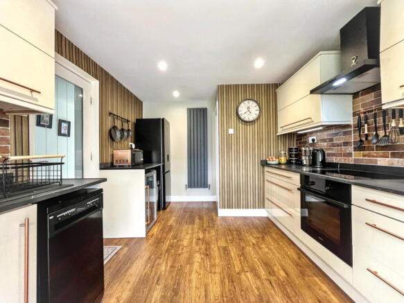 2 bed Semi-Detached Bungalow for sale Image 6