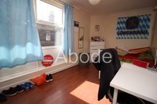 5 bed House to rent Image 4