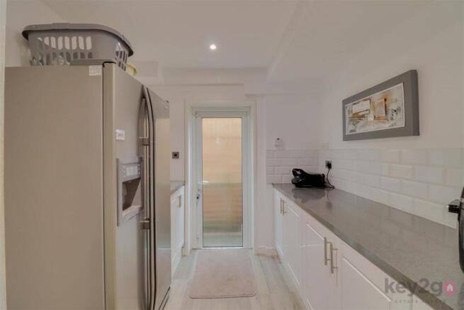 4 bed Detached for sale Image 7