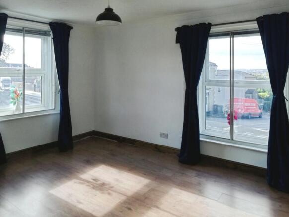 2 bed Apartment to rent Image 5