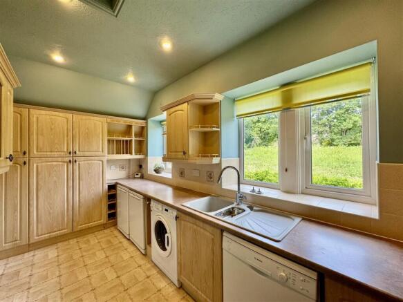 2 bed Apartment for sale Image 11