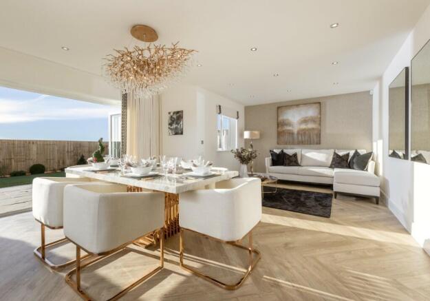 5 bed Detached for sale Image 6
