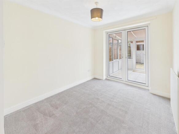 9 The Oaklands, Wragby photo 4