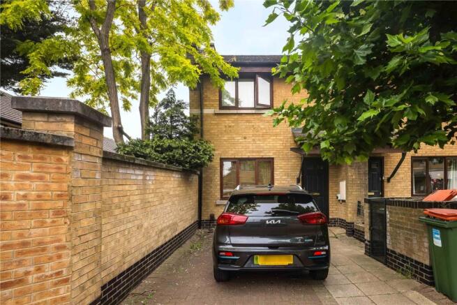 Exterior/Driveway