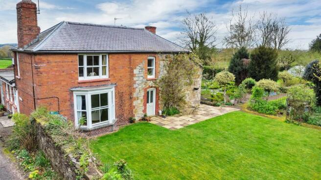 Accomodation Comprises: