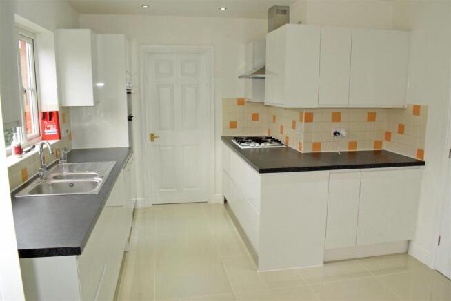 37 kitchen 1.jpg
