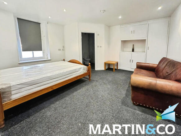 63d7f110-WhatsApp...