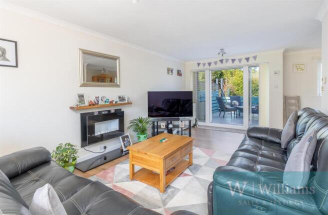 Oaklands Close, Fishbourne photo 4