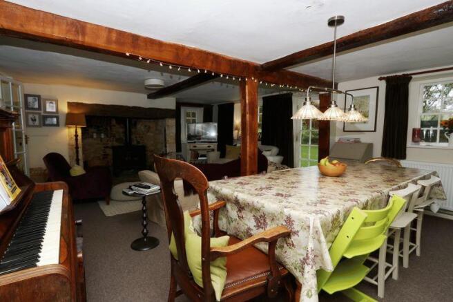 Dining to lounge