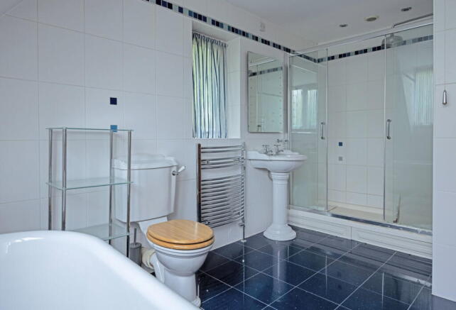 4 bed Detached for sale Image 7