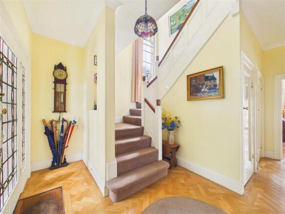 4 bed Detached for sale Image 11
