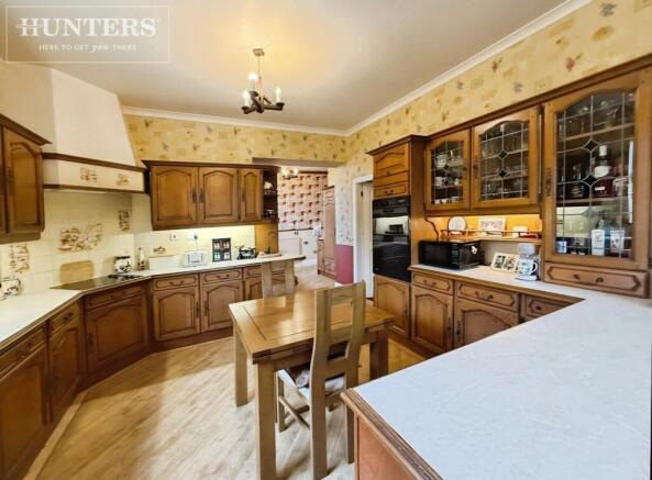 4 bed Semi-Detached for sale Image 9