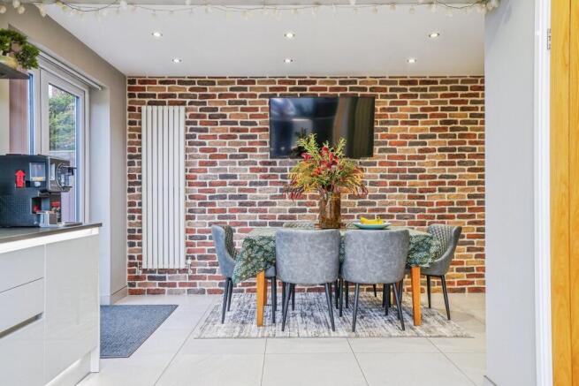 4 bed Semi-Detached for sale Image 7
