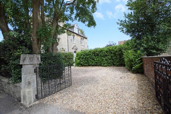 Photo 33