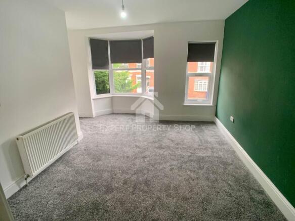 4 bed House to rent Image 7