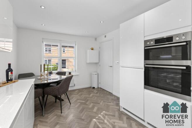3 bed Semi-Detached for sale Image 6