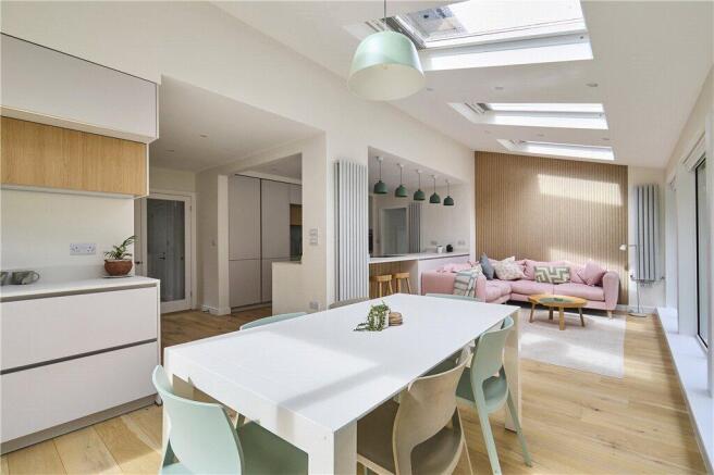 5 bed Detached for sale Image 10