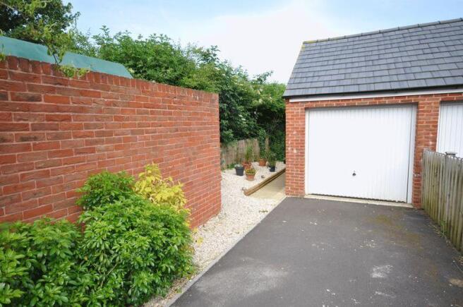 Garage & Parking